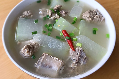 肉香汤鲜的冬瓜排骨汤，不腻也不腥