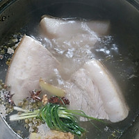 蒜泥白肉的做法图解1