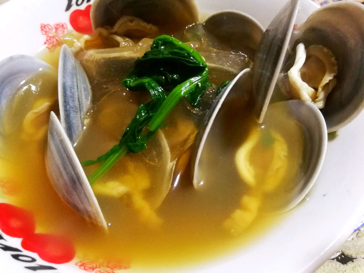 菠菜牛眼蛤汤的做法