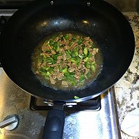 青椒炒肉丁的做法图解5