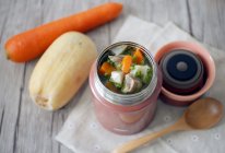 胡萝卜藕丁排骨汤的做法