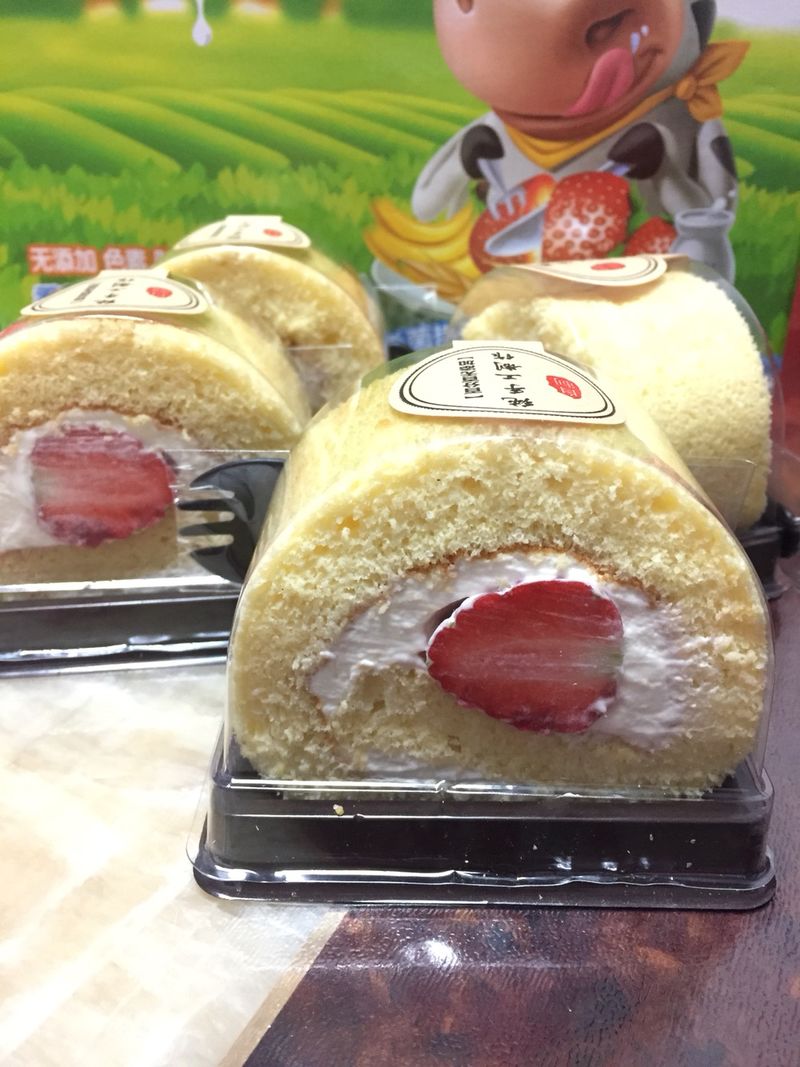 Sponge cake strawberry swiss roll