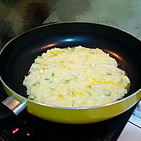 黄油煎剩米饭的做法图解2