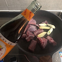 萝卜香菇排骨汤的做法图解2