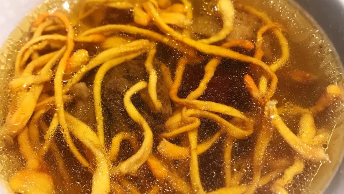 虫草花炖鸡汤