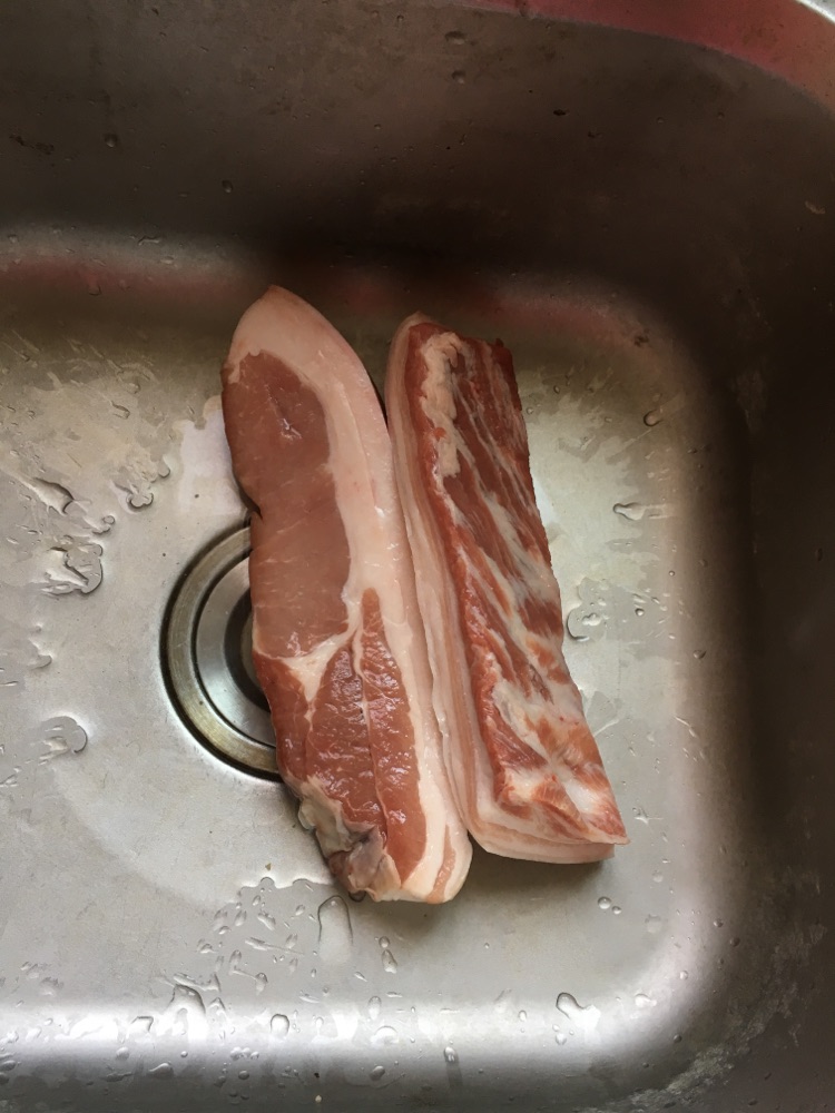 汪氏鸡蛋红烧肉的做法图解1