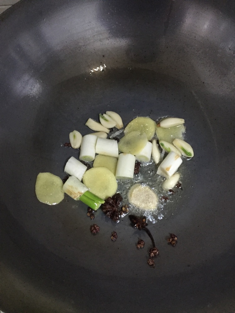 排骨炖豆角的做法图解1