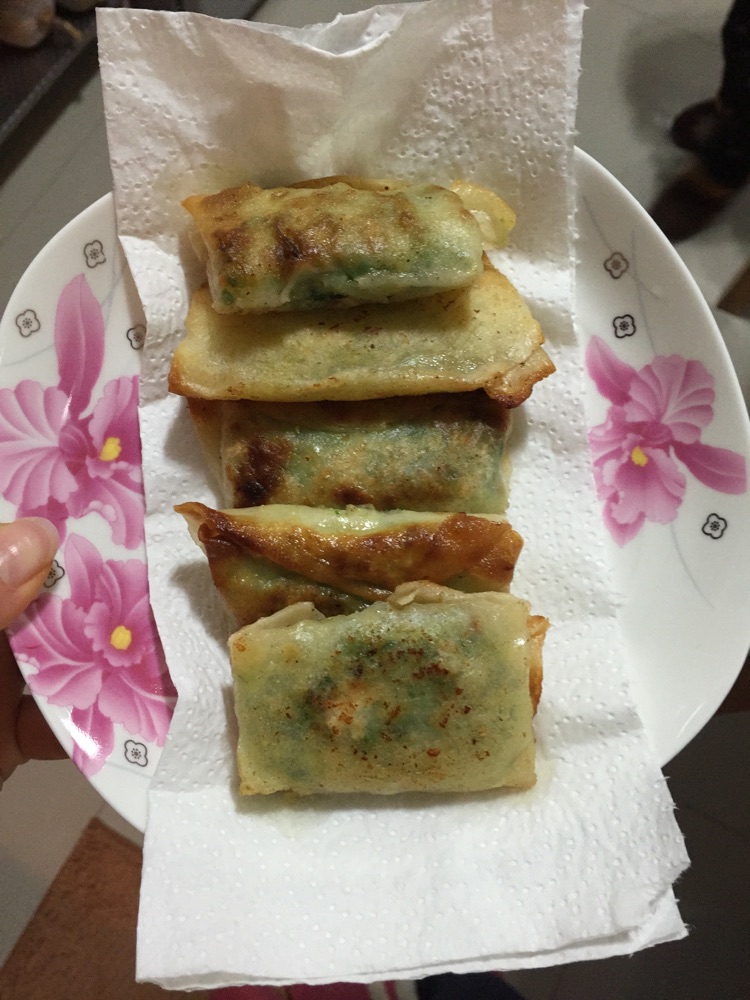 虾泥鸡肉荠菜卷的做法图解7