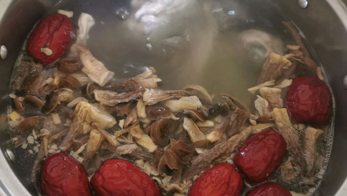 茶树菇鹧鸪汤