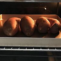 流蜜的烤红薯的做法图解1