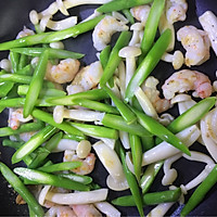芦笋白玉菇炒虾仁的做法图解5