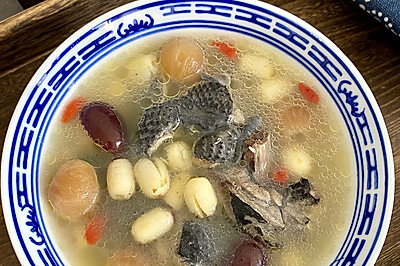 桂圆莲子乌鸡汤