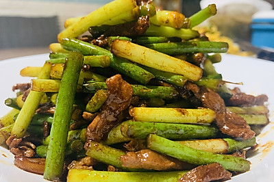 嫩蒜苔炒肉丝