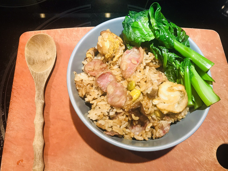 电饭煲腊肠香菇煲仔饭的做法