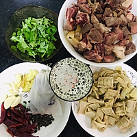 竹笋烧牛肉的做法图解1