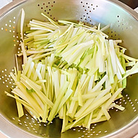 孕妈食谱-蒜黄炒鸡蛋的做法图解3