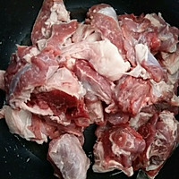 萝卜牛腩的做法图解1