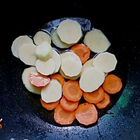 肉沫干锅土豆片的做法图解5