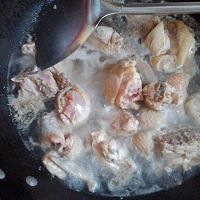 土豆红烧鸡腿肉的做法图解2