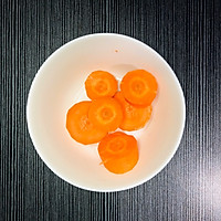 胡萝卜菠菜玉米团子的做法图解1