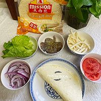 #节日美味就这么简单#生菜土豆虾仁卷饼的做法图解2