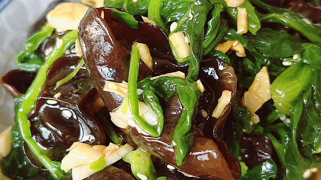 菠菜炝木耳的做法
