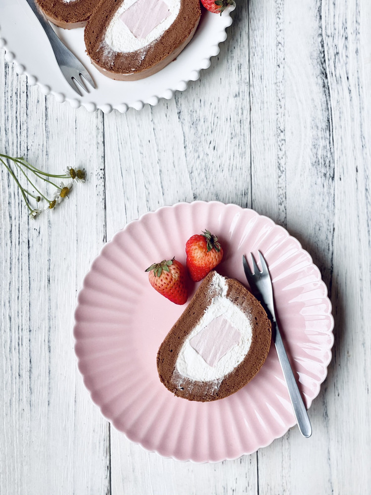樱桃奶冻可可蛋糕卷的做法
