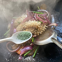 #太太乐鲜鸡汁芝麻香油#好吃到没朋友の葱爆鱿鱼花的做法图解14