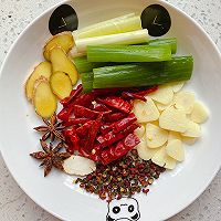 干煸麻辣鸡翅根的做法图解1