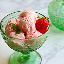 无蛋黄版草莓冰淇淋