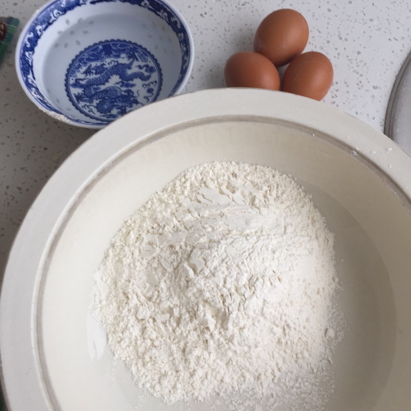 鸡蛋家常饼的做法图解1