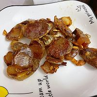 豌豆粒炒腊肠的做法图解4
