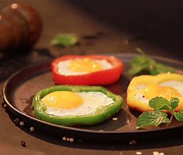 七色早餐 : 彩椒圈太阳花煎蛋的做法