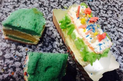免烤节时彩虹黄奶油蛋糕