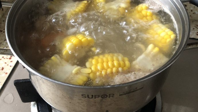 玉米胡萝卜排骨汤