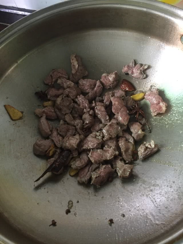 白萝卜牛腩的做法图解4