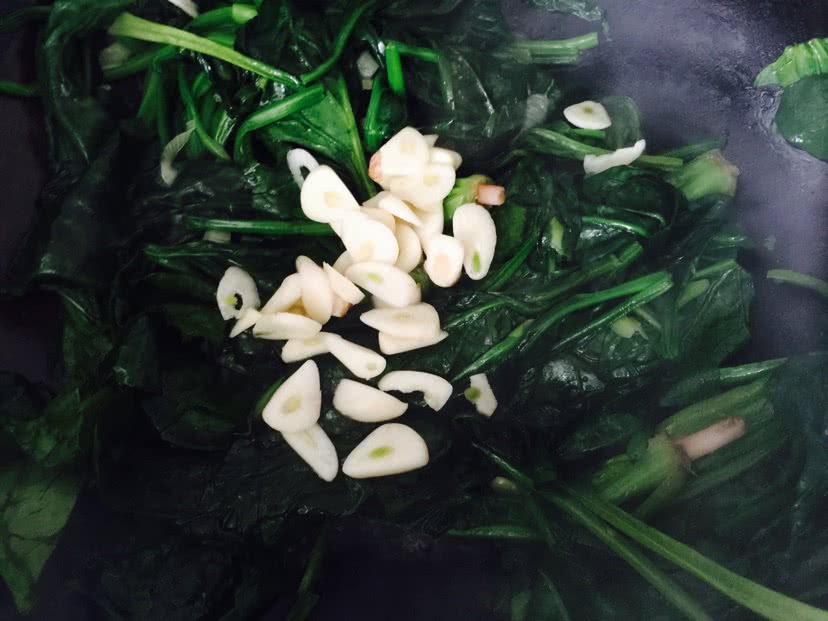 蒜香菠菜的做法图解7