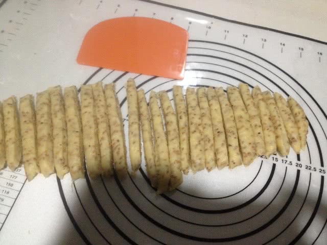 酥香小麻花的做法图解5