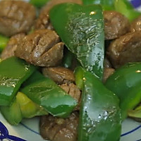 百吃不厌的家常菜:青椒炒牛肉丸的做法图解5