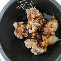 #餐桌上的春日限定#电饭锅焗猪脚的做法图解4