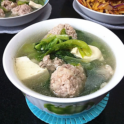 生菜豆腐肉丸汤