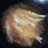 油炸小鱼（鲜嫩酥脆）的做法图解6
