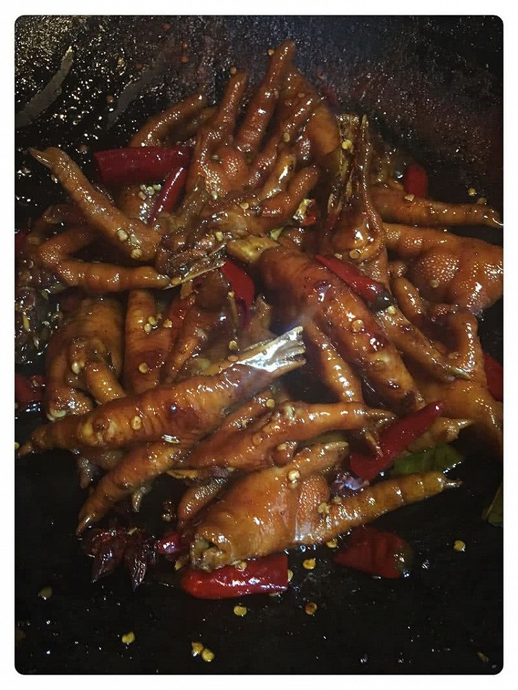 超好吃的辣卤鸡爪的做法