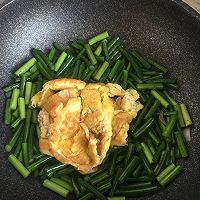 蒜苔炒鸡蛋的做法图解4