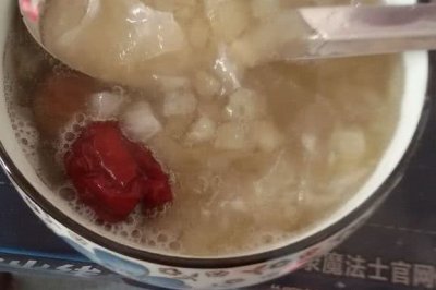 银耳红枣酥梨粥