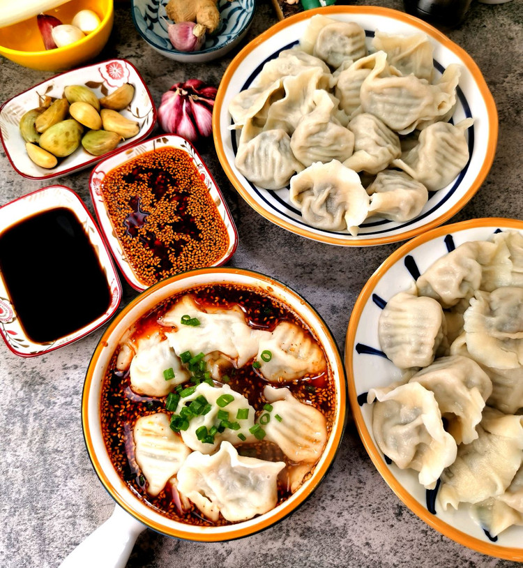 香椿肉饺子（酸汤水饺）的做法