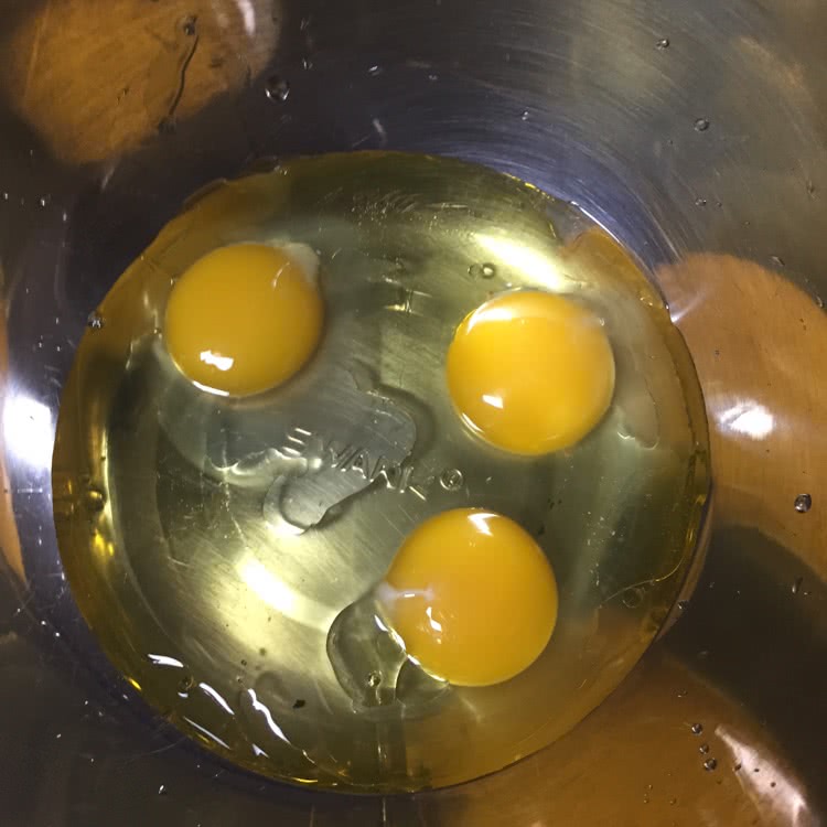 香蕉松饼的做法图解1