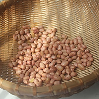挂糊花生米的做法图解1