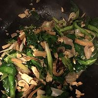 蒜苗豆干炒腊肉的做法图解11