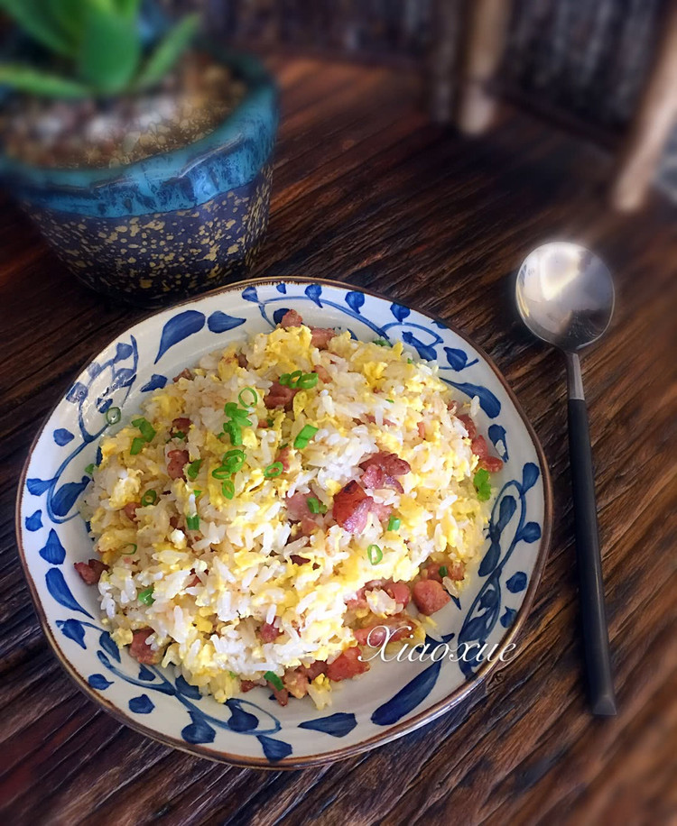 热狗鸡蛋炒饭的做法